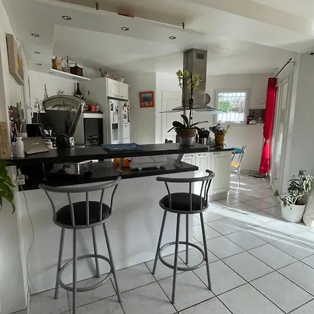 Chez Nath Et Scott Homestay *